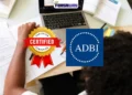 التسجيل في منصة ADBI التعليمية لعام 2026 ودليل الحصول على دبلوم معتمد دولياً